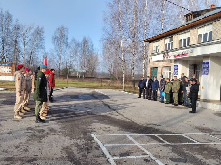 В День призывника Касимовская Автошкола под руководством Андрея Щеколдина, провела соревнование по стрельбе из пневматической винтовки Меткий стрелок