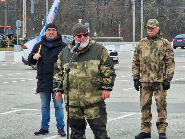 С поздравлением к участникам автопробега обратился руководитель и.о. Регионального отделения ДОСААФ Рязанской области Анатолий Бороненков