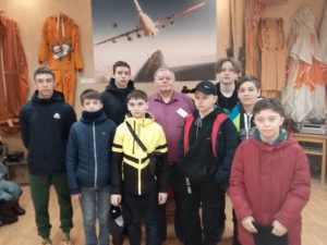 Юные лётчики в музее дальней авиации