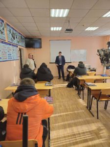 В Касимовской автошколе ДОСААФ прошел разговор с воспитанником нашей автошколы а ныне представителем ФСО России г.Москва Кремль-9 Кривкиным Иваном Дмитриевичем